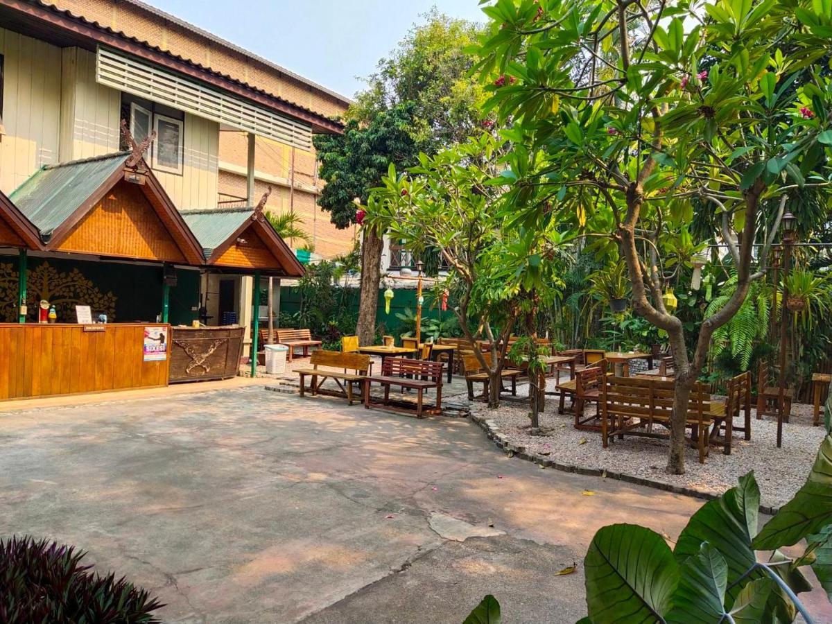 The Shire Guesthouse チエンマイ エクステリア 写真