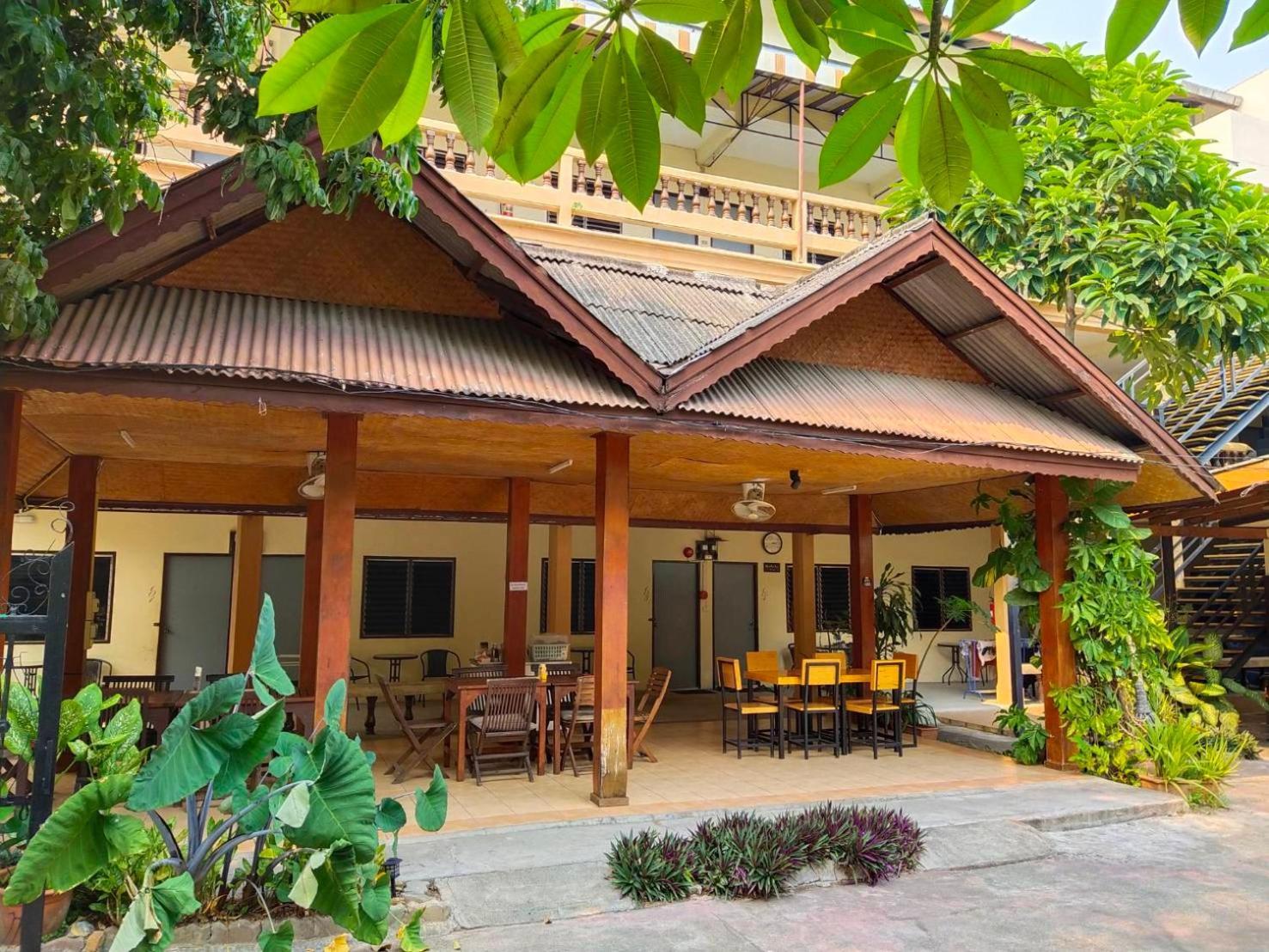 The Shire Guesthouse チエンマイ エクステリア 写真